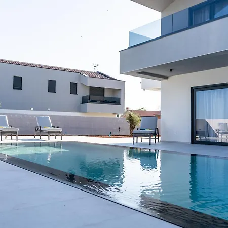 Istra Relax Smaragd For 8 People With Heated Pool & Pet Friendly Only 800 M From The Villa