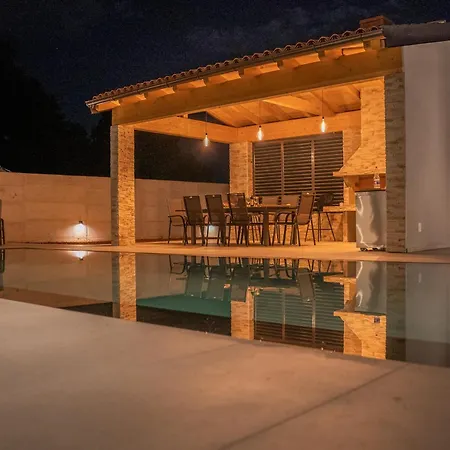 Istra Relax Smaragd For 8 People With Heated Pool & Pet Friendly Only 800 M From The Villa Rebici